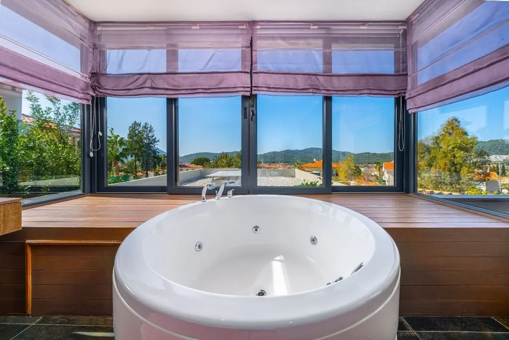 Jacuzzi tub
